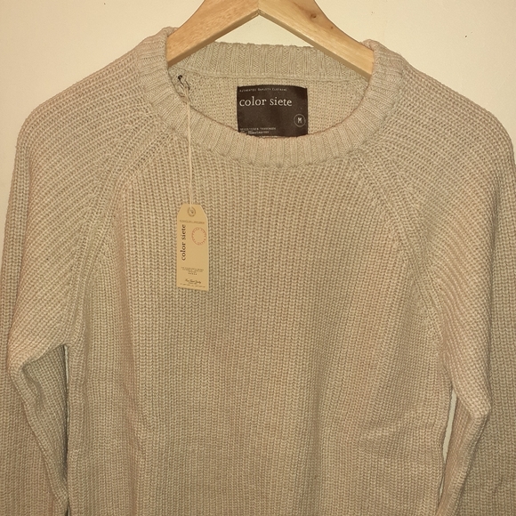 sweater - Picture 7 of 7